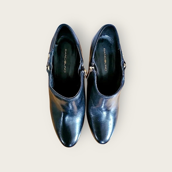 Bandolino Heeled Leather Bootie - Picture 8 of 9